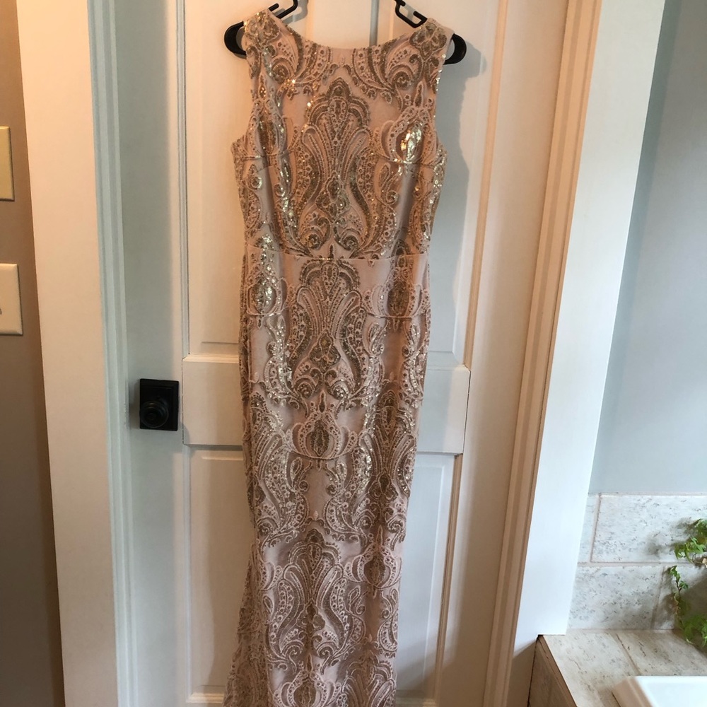 EUC Quiz Sleeveless Sequin Full length Gown - Champagne Gold w/Peachy/Rose Tones